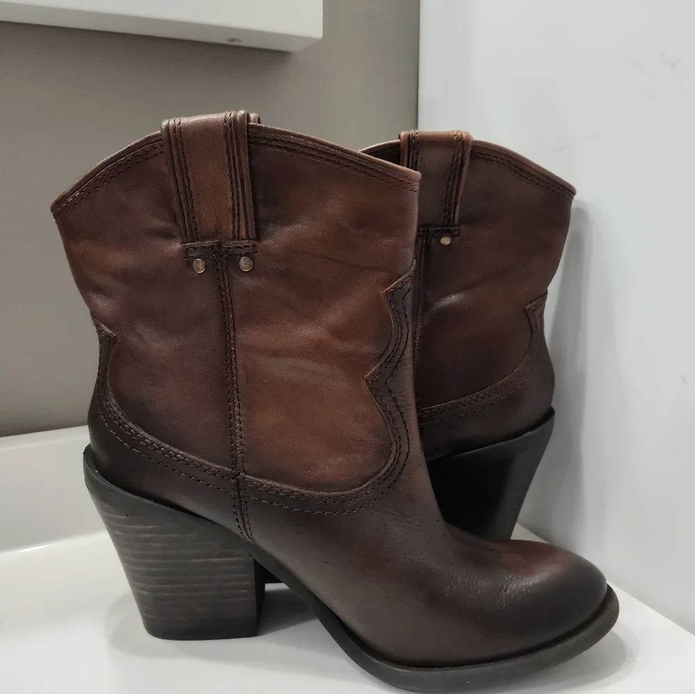 NWT Lucky Brand Elena Genuine Leather Pull On Heeled Ankle Cowgirl Boots, 7M - Picture 10 of 14